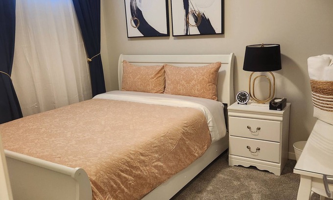 Arbour Lake House | Brandnew cozy 2 bedroom suite NW Calgary