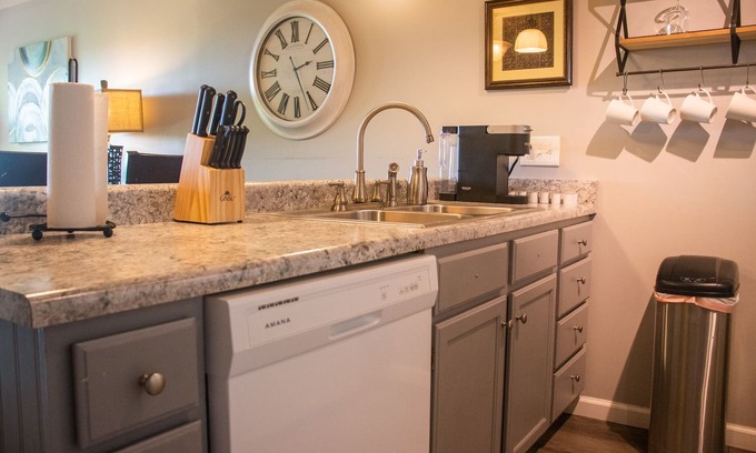 Notch Estates Condo | Branson Condo near Silver Dollar City, Sleeps 8