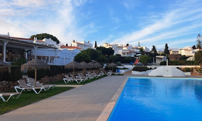 Alporchinhos Apartment | Breathe Health and Wellness with the Sea.