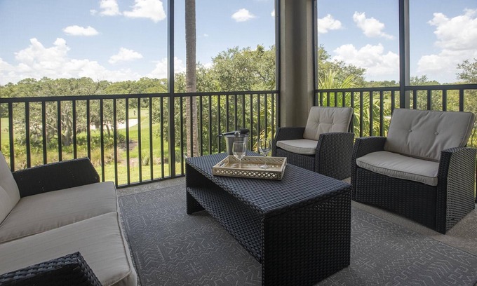 Lakewood Ranch Condo | Breathtaking 2nd floor 3bed/2bath corner unit Condo in Lakewood National - Hosey