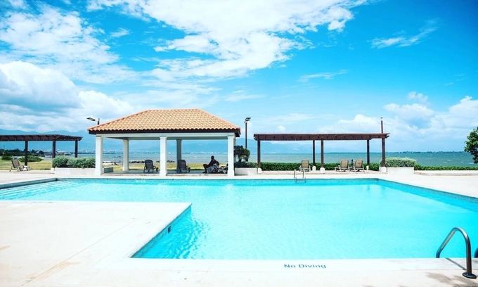 Portmore House | Breathtaking Oceanfront Views