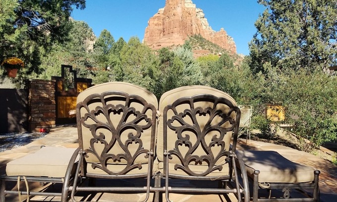 West Sedona House | BREATHTAKING VIEWS- Tranquil, Romantic Cottage with Hot Tub
