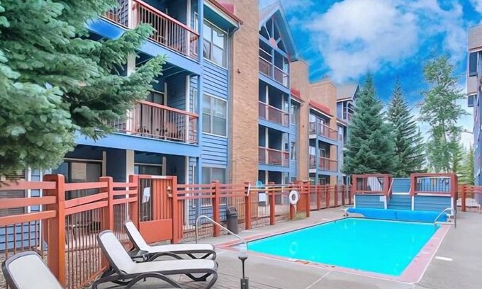 Historic District Condo | BreckHaven🌄Resort Amenities🏊♀️Ski-Out🎿100% Walkscore 🤑$0 Cleaning fee
