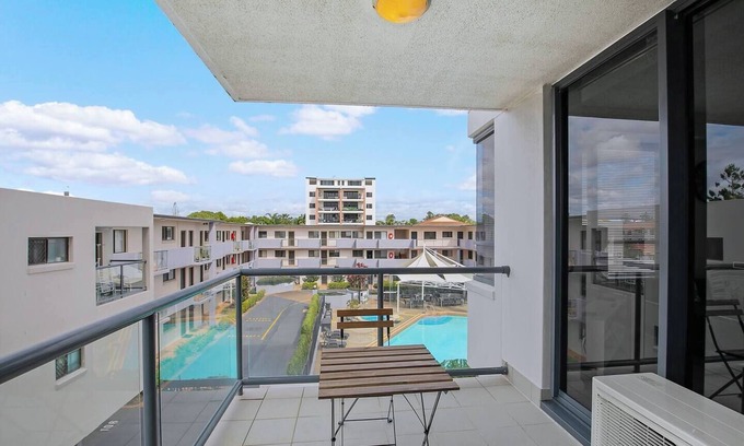 Southport Apartment | Breezy Beachside Enjoy Outdoor Fun and Relaxation