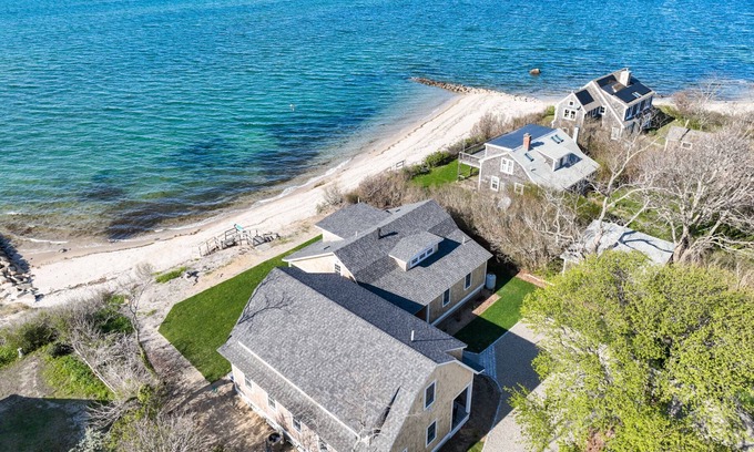 Brewster House | Brewster Beachfront Gem!