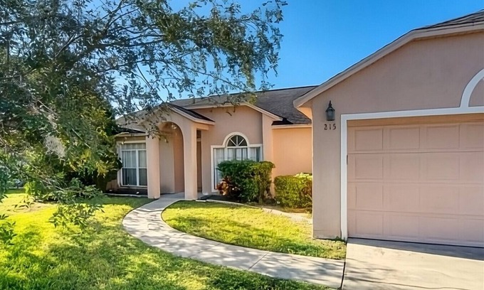 Briargrove House | Briargrove - Well locate Pool Home close to Parks
