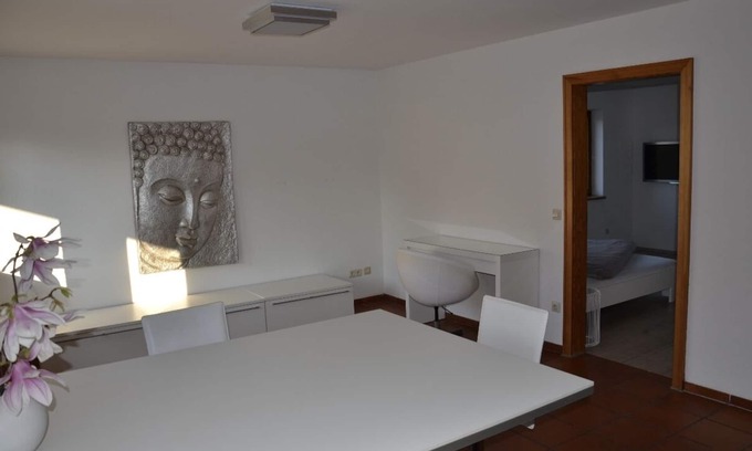Oberteuringen Apartment | Bright 1-room apartment with garden access