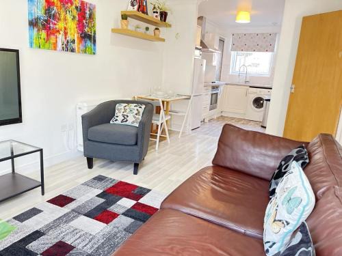 Muirhouse Apartment | Bright 2 Bedroom Apartment - Edinburgh