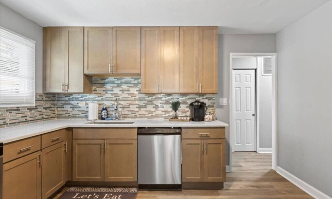 Wheeling House | Bright 3BR Gem in Wheeling