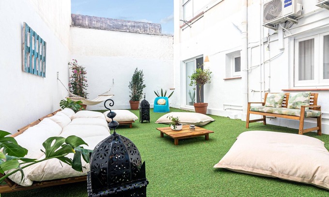 La Trinidad Apartment | Bright 4BR Apartment in the Heart of Malaga with Patio - Near Carmen Thyssen Museum