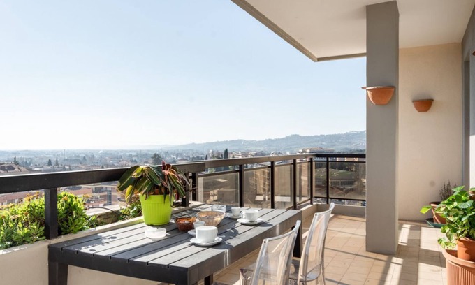 Ponte San Giovanni Apartment | Bright 80 sqm apartment that can accommodate up to 6 people, located near the Ponte San Giovanni station. It consists of a living room with kitchen and dining area, a bathroom and two bedrooms. The flat is located on the ninth floor and has a large terra