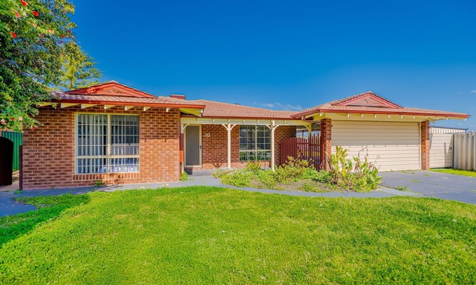 Waikiki House | Bright Airy Retreat with Garden