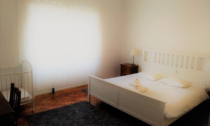 Coimbra Apartment | Bright and spacious apartment with south facing balcony in Celas (3 bedrooms)