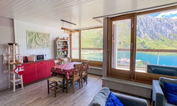 Tignes le Lac Apartment | Bright apartment near slopes with balcony, sleeps 6, Wifi included!