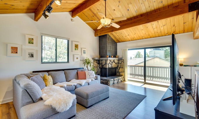 Big Bear City Cottage | Bright Big Bear Cottage w/ Fire Pit: 3 Mi to Lake!