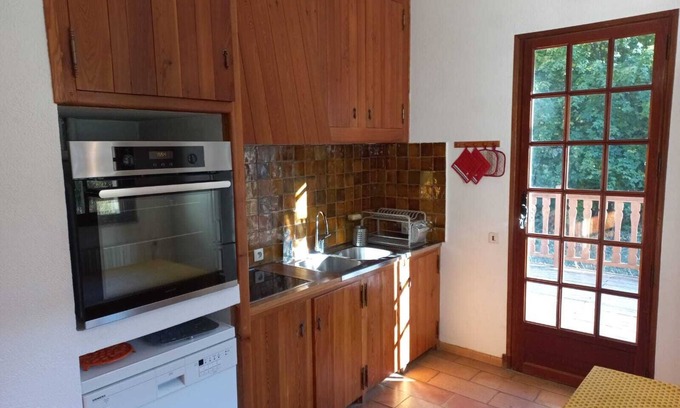 La Salle-les-Alpes Ski Chalet | Bright, charming apartment with large terrace in a family chalet at the foot of the slopes