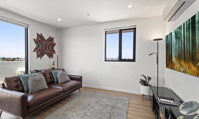 Preston Apartment | Bright City-View Retreat in the Heart of Preston