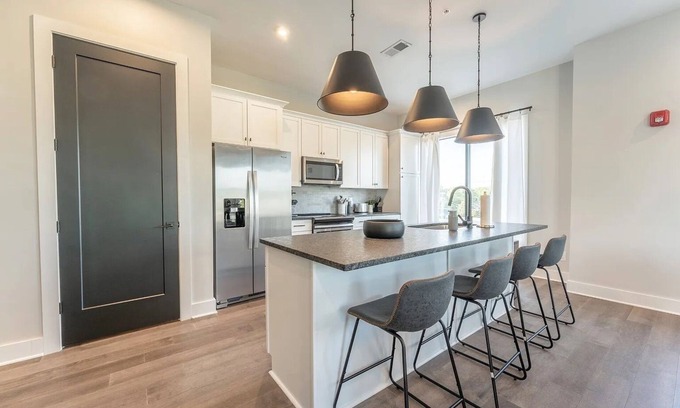 Urbandale Nations House | Bright, Clean & Lively in Nashville