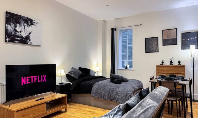 Maidstone Apartment | Bright & Cosy 1-Bed Home | Heart of Maidstone