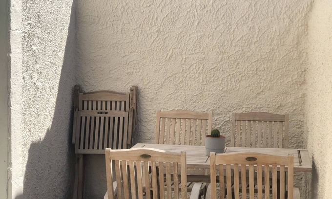 Gigean Apartment | Bright duplex with terrace