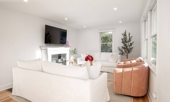Fairfield House | Bright Escape, Top-Rated Design, Fire pit, Near Beach