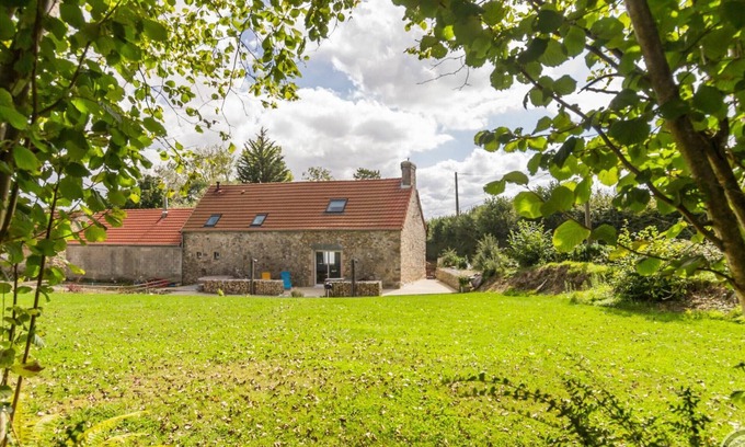Tollevast Cottage | Bright family home with spa, private garden and children's games.