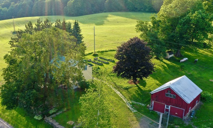 Jefferson Other | Bright Getaway Steps from Nature