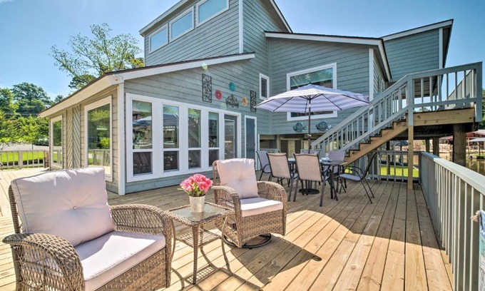 Willis House | Bright Home with Dock on Lake Conroe!