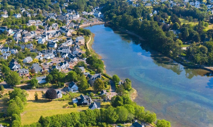 La Foret-Fouesnant House | Bright house - View of the cove