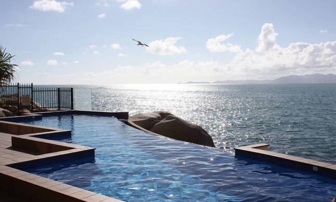 Nelly Bay Apartment | Bright Point Double Absolute