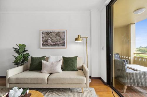 Surry Hills Apartment | Bright & Spacious Surry Hills Apartment