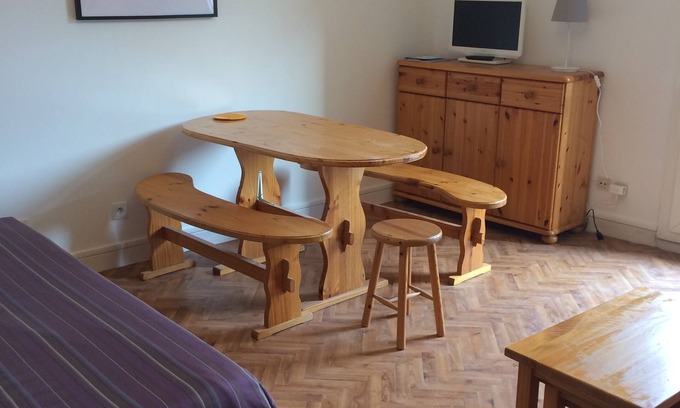 La Bourboule Apartment | Bright studio with balcony and wifi for 2/4 people in the center of town