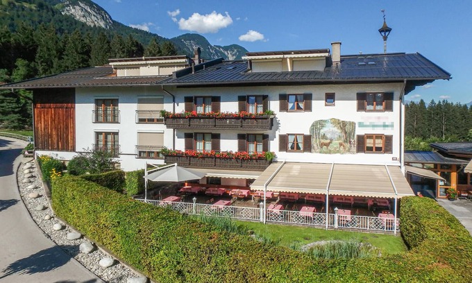 Innsbruck Apartment | Bright, stylishly furnished vacation apartment with a view of the mountains.