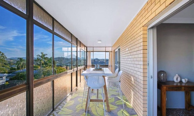 Albion Apartment | Bright Top-Floor Retreat with City Views