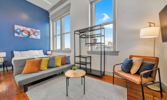 Downtown Louisville Apartment | Bright Unit w/Free Parking | Medical Facilities