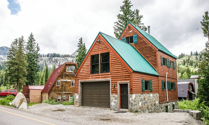 Salt Lake Mountain Resorts House | Brighton Ski Cabin by Cottonwood Lodging