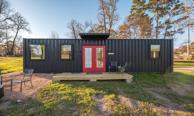 Willis Resort | Brine Time: 2 mins to Lake Conroe! Heated Pool, Fire Pit, Stocked Ponds