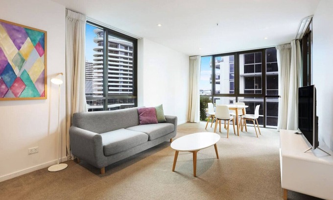 Broadbeach Waters Condo | Broadbeach Apartment - Central, WiFi & Secure Park