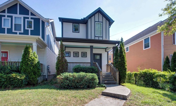 North Nashville House | Broadway Retreat Sleeps 10 3BR Downtown Escape