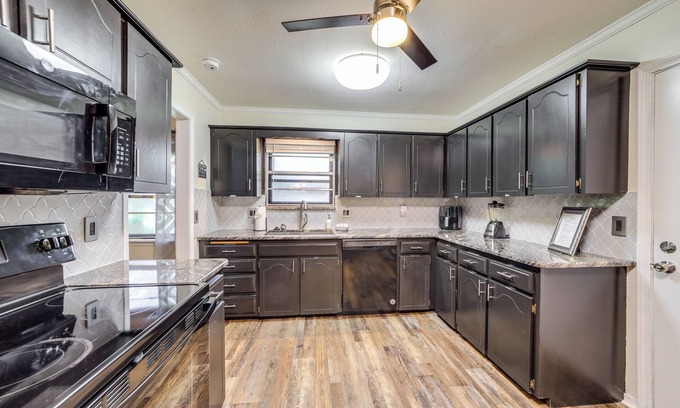 Broken Arrow House | Broken Arrow Home: Family-Friendly Amenities!