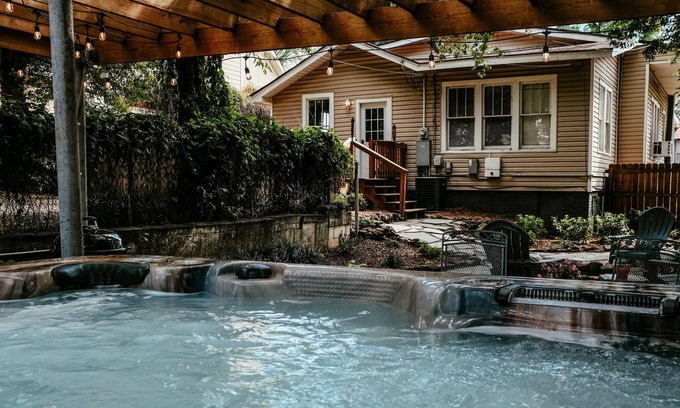 Capital View House | Brooks Solar House with Backyard Spa Oasis