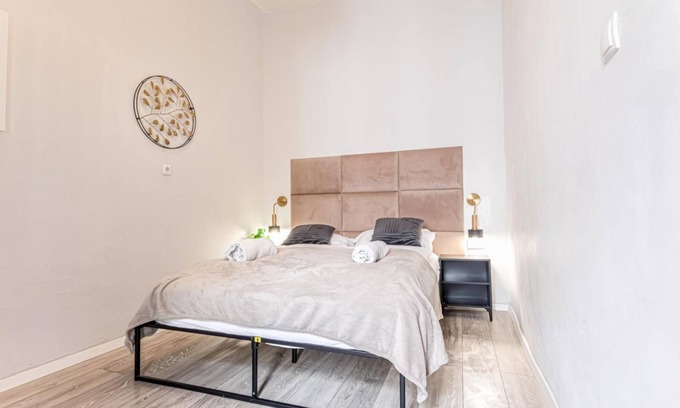 Rudolfsheim-Funfhaus Apartment | Budget-Friendly 2+1 Haven: Central Vienna Delight