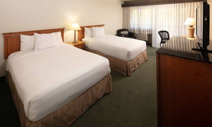 West Bellevue Hotel | Budget-Friendly Accommodations at Red Lion Hotel Bellevue! Outdoor Pool