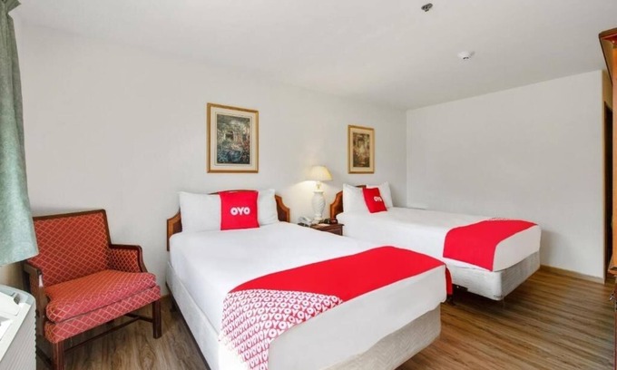 Portage Hotel | Budget-Friendly Stay Near Portage Riverwalk + Shopping & Hiking