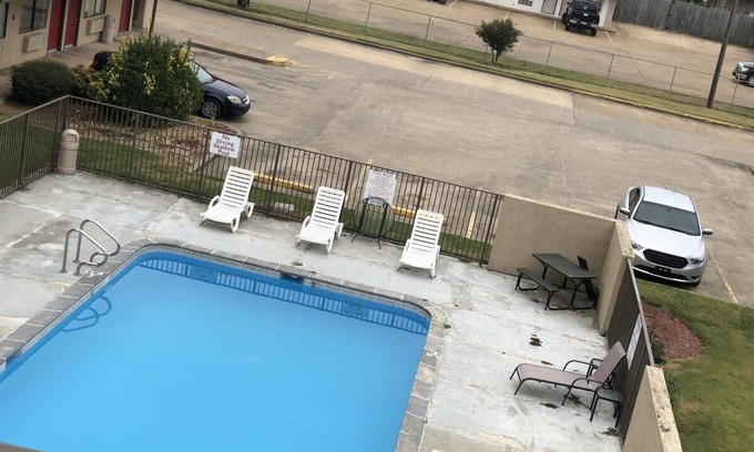 West Memphis Hotel | Budget-Kind Room with the Basics for a Worry-Free Stay | Free Breakfast