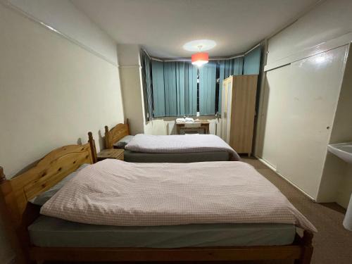 Luton House | Budget Stay In Luton 02 04