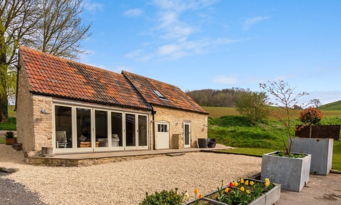 Dyrham Cottage | Bull Pen - sleeps 2 guests in 1 bedroom