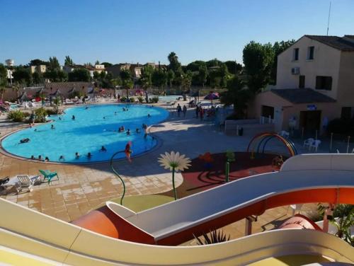 Serignan House | Bungalow confortable à Sérignan avec piscine partagée