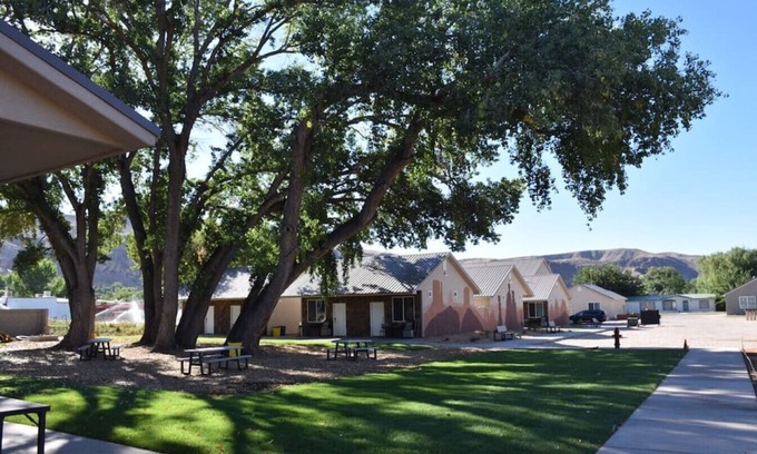 La Verkin Cabin | Bunkhouse 7A With Shady Trees