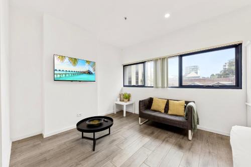 Burwood Apartment | Burwood 1Br studio nearTrain StationShopping
